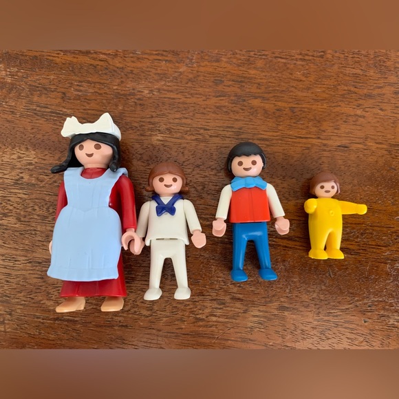 Playmobil Victorian Children’s Room (#5311) - Picture 2 of 4